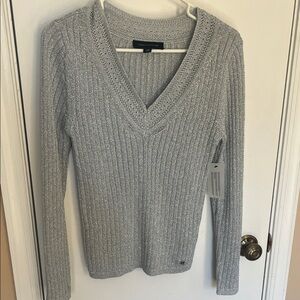NWT Tommy Hilfiger Women's Gray V-Neck Sweater